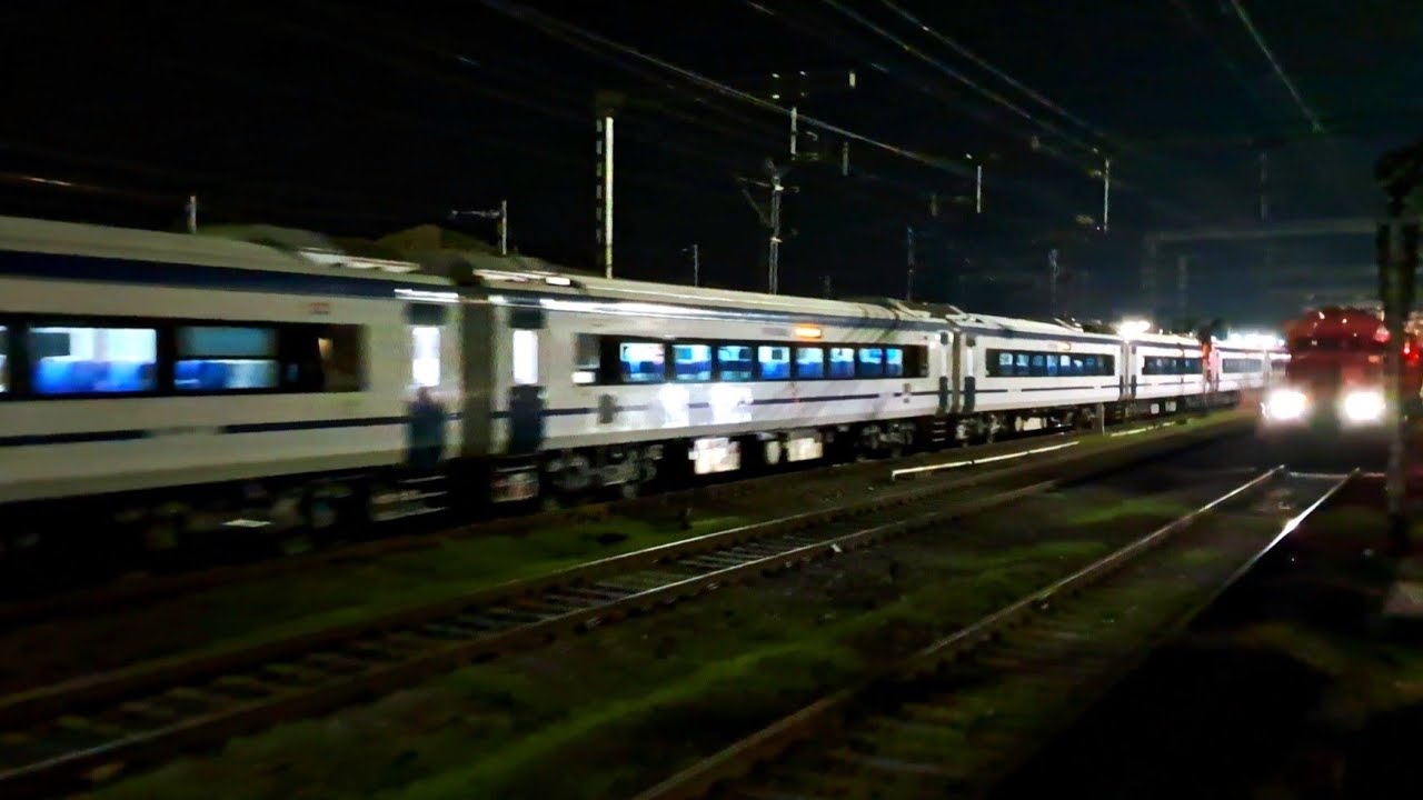 Jaipur Udaipur Vande Bharat Express on Inaugural Run meets Marwar Jaipur Express at Phulera Jn...!!