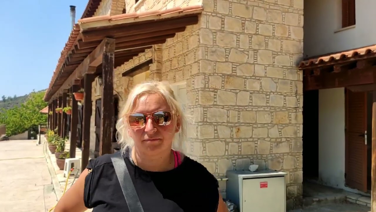 Lania, Lofou Cypr 8.2022