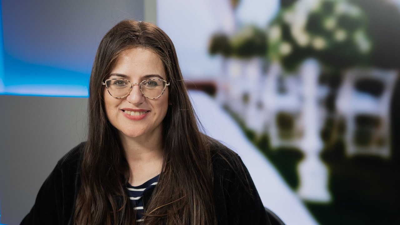 לא רק בטלוויזיה: שרה פכטר חושפת את הסיפורים מאחורי התוכנית "ווארט" והשליחות | ראיון