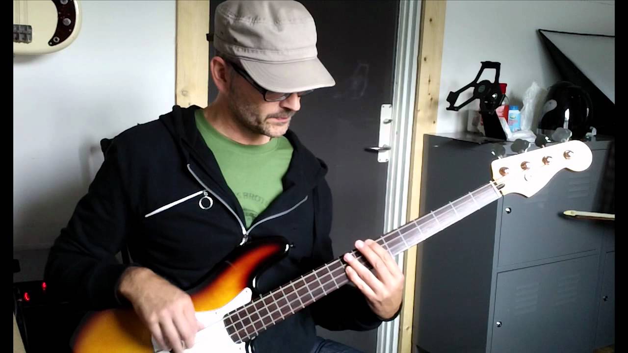 L346 Tips for fretless bass plus groovy bass lick