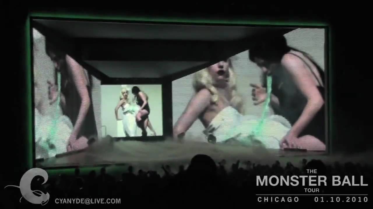 Lady GaGa - Monster Ball Tour - Chicago - Exorcist(interlude) HD
