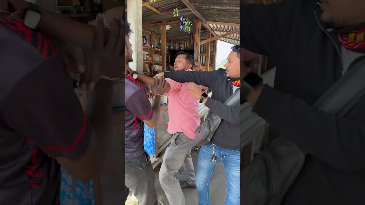 কাস্টমারে কি কারনে চা মুখে ঢেল মারলো দোকানদারের 