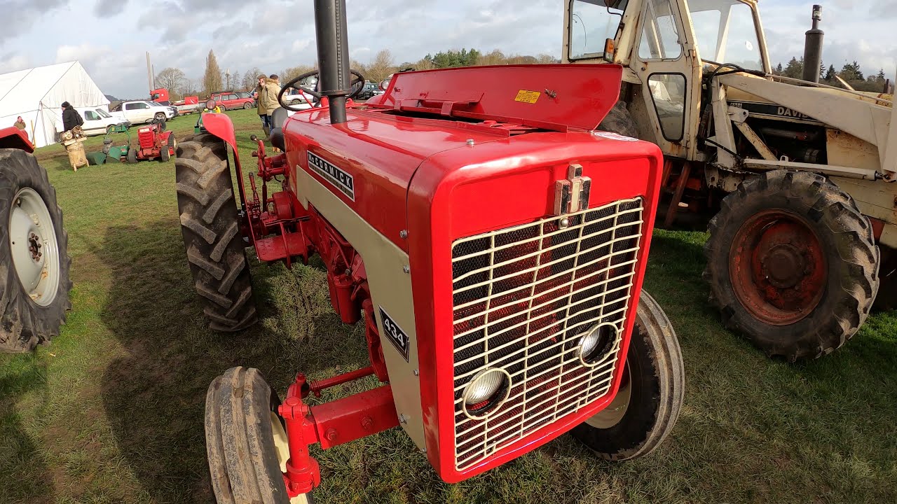 1966 International Harvester B434 2.5 Litre 4-Cyl Diesel Tractor (43 HP)