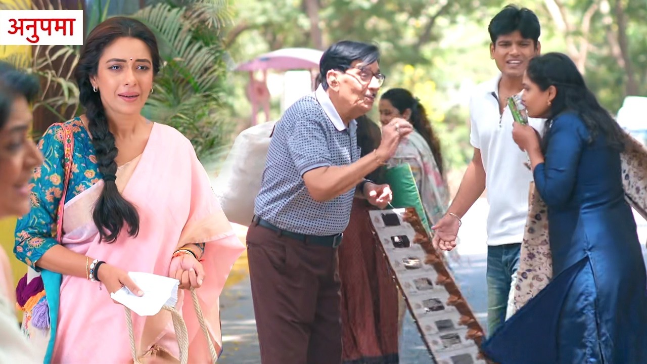 Anupama Update: Sadak Par Saman Bechte Babu Ji, Anupama Hai Iss Baat Se Anjan