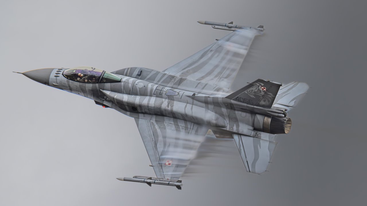 Polish Air Force F-16 Tiger Team Solo Display – RIAT 2025