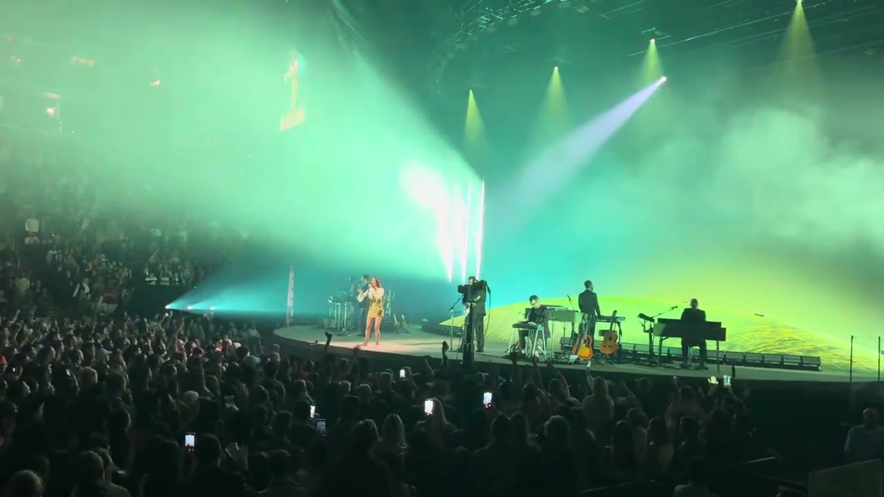 Kacey Musgraves, “Sway” Live