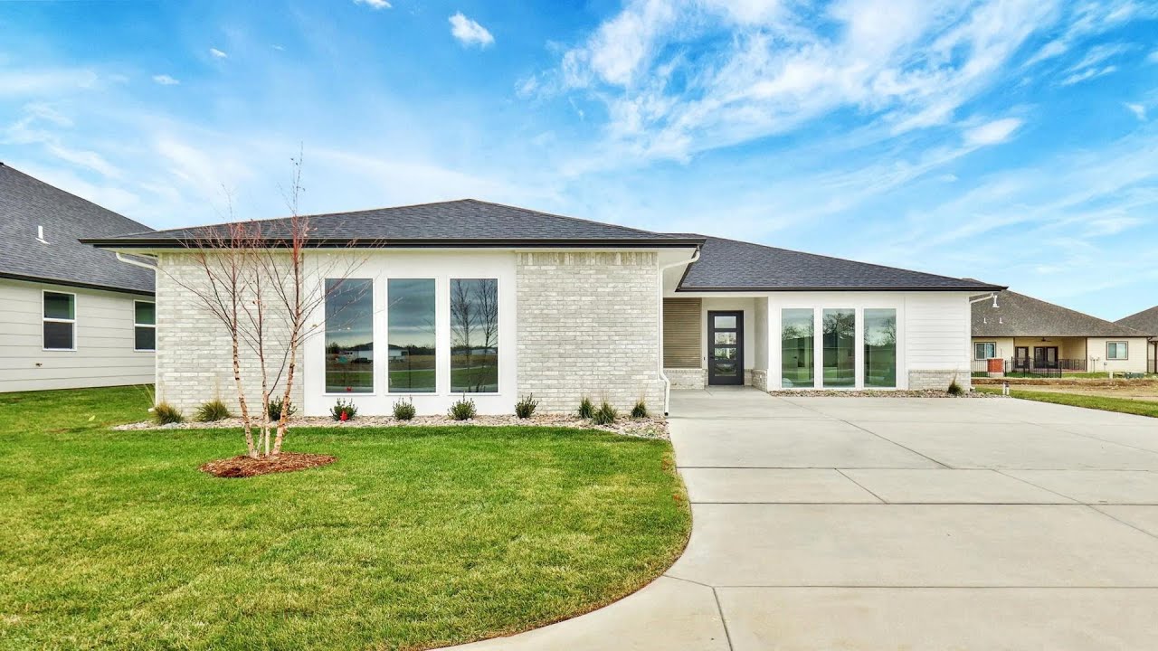 NEW LISTING: 832 N Speyside Cir Andover KS 67002