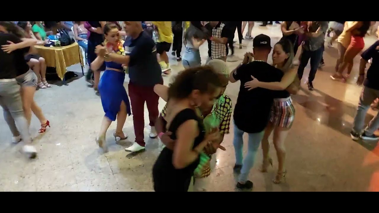 Baile do Ginga Encontro de Samba - Tarde Morna, Olhou pra mim