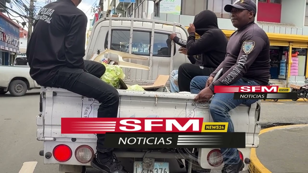 Operativo de la policía municipal San Francisco de Macorís,ordenando el tránsito y espacios públicos
