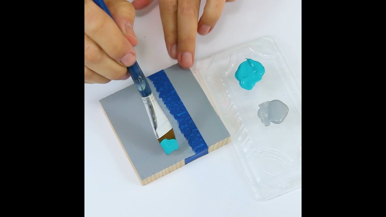 The Craft Minute with DecoArt&reg;: Painting perfect stripes