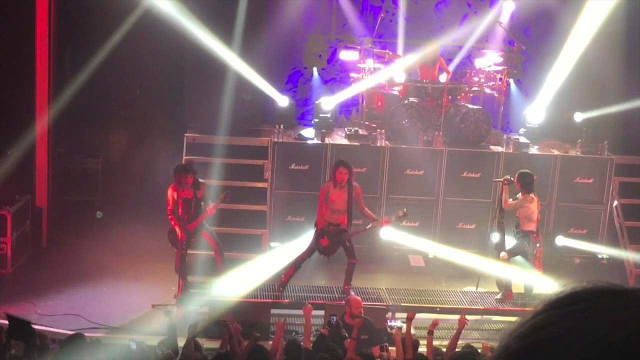 Black Veil Brides Play Motley Crue Cover in Vancouver
