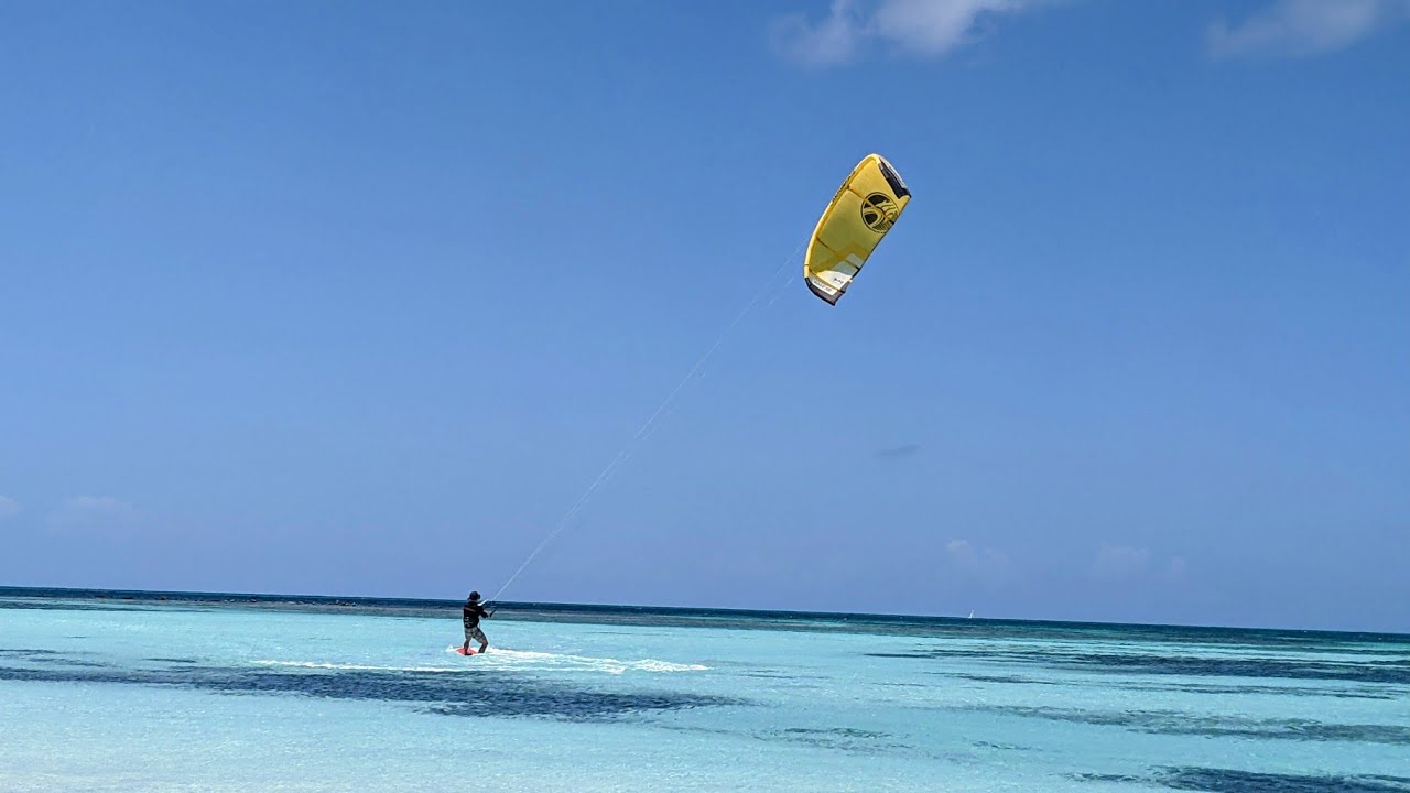 EP 46 Barbuda en voilier: une ile sauvage pleine d'aventures, du kitesurf à l'auto-stop!