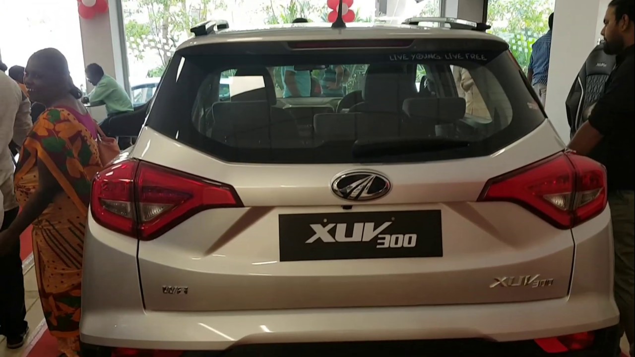 Mahindra XUV300 W8 & W6 Silver and Black Diesel variant