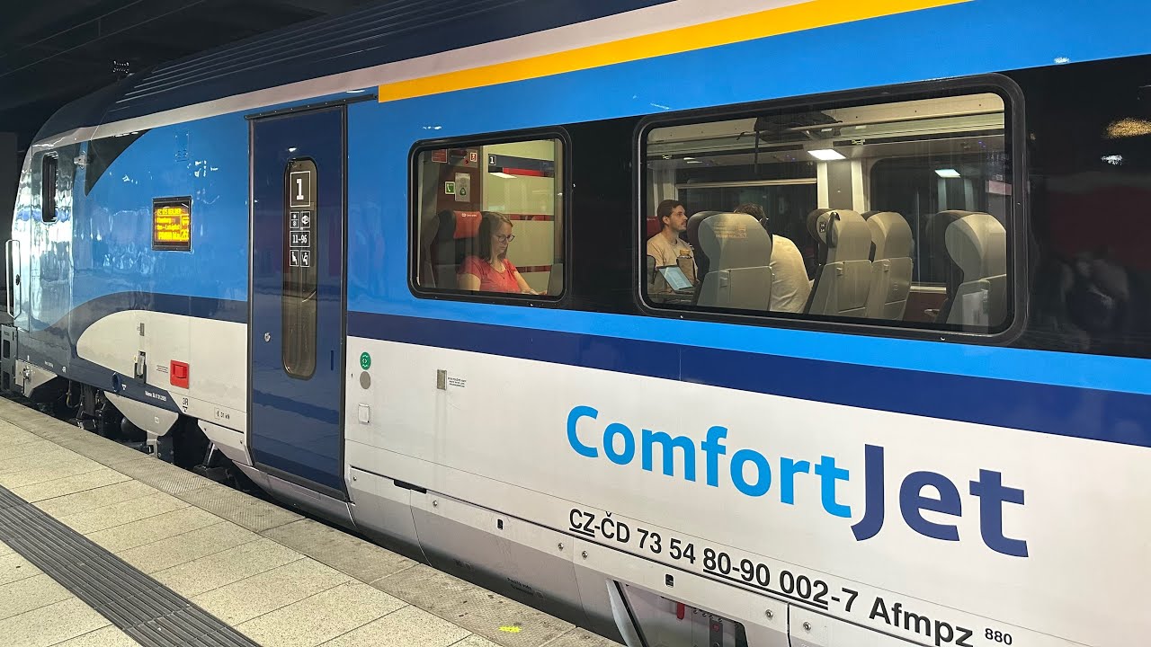 ! Flensburg-Praha-ČD(Czech)-EuroCity mit ComfortJet + Anzeiger in Hamburg Hbf: EC175 Praha hl.n.