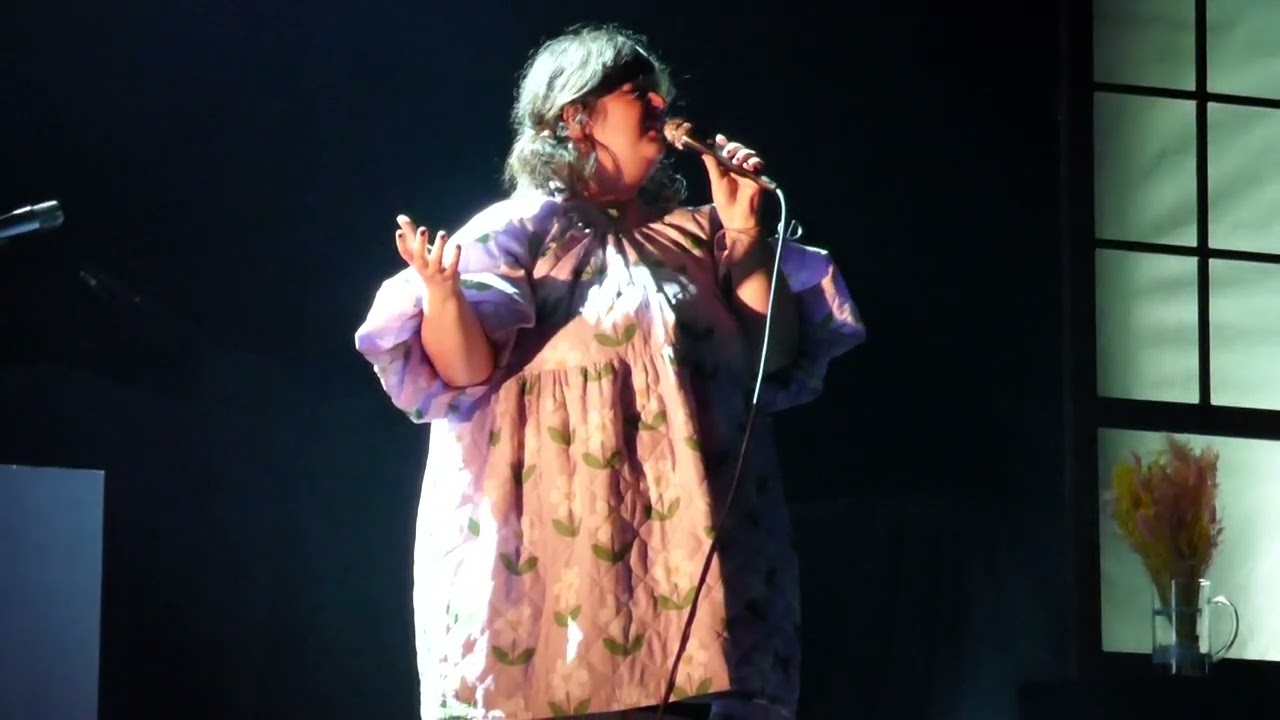 November Ultra - María de la O - Live In Paris 2023