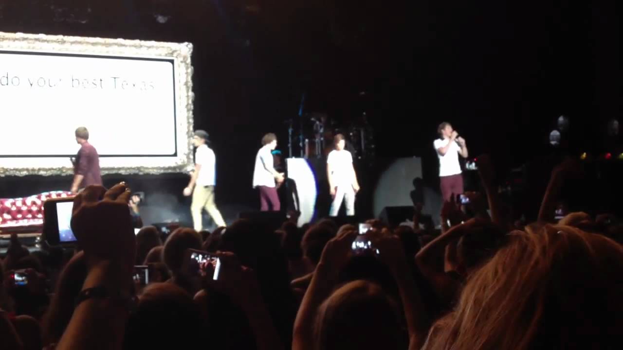 1D Answering Twitter Questions In Dallas, TX