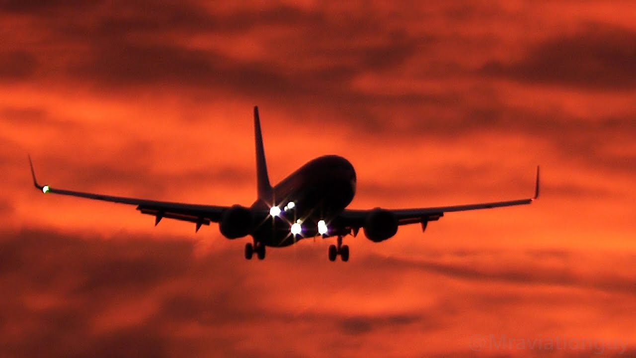 *MUST SEE* Beautiful Sky & Silhouettes at London Gatwick Airport, England!