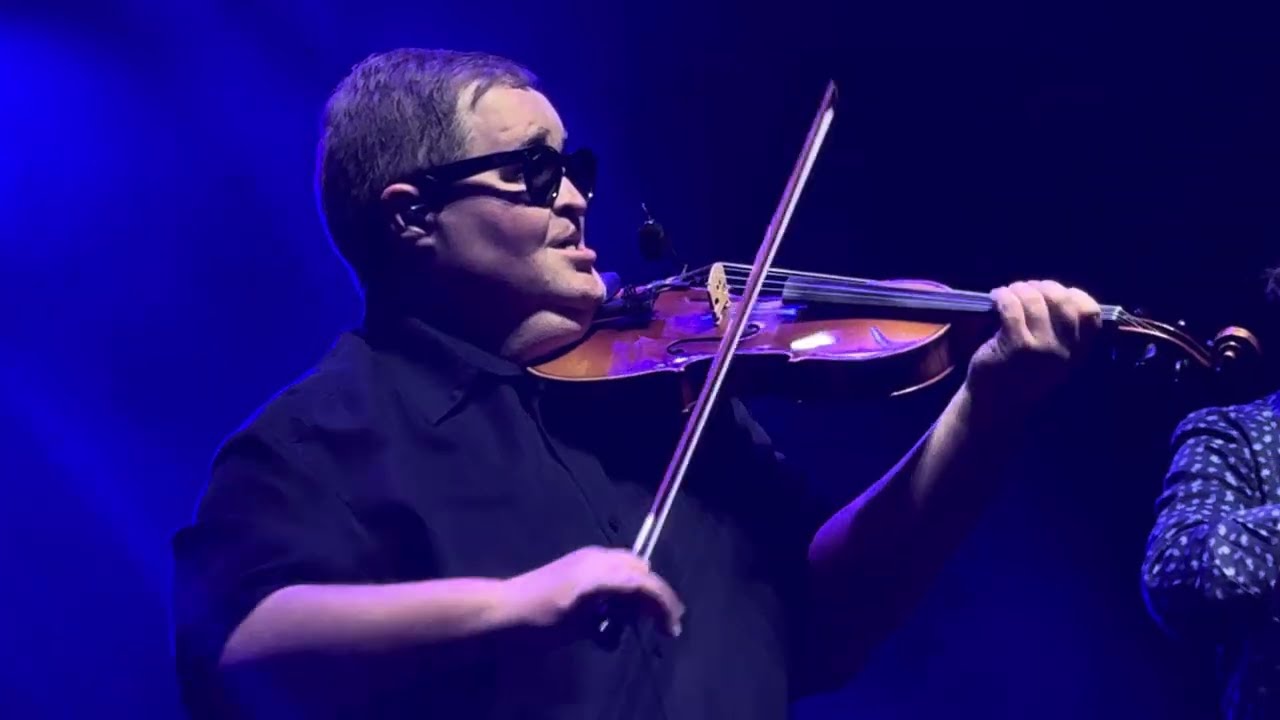 Billy Strings ft. Micheal Cleveland “Sally Goodin~My Rose of Old Kentucky” 12.5.25– Louisville, KY