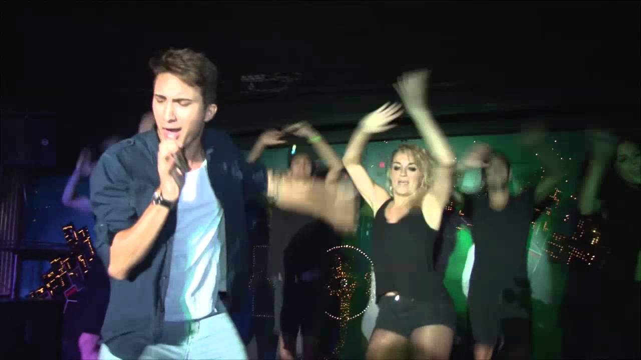 ALEX ROW DISCOTECA