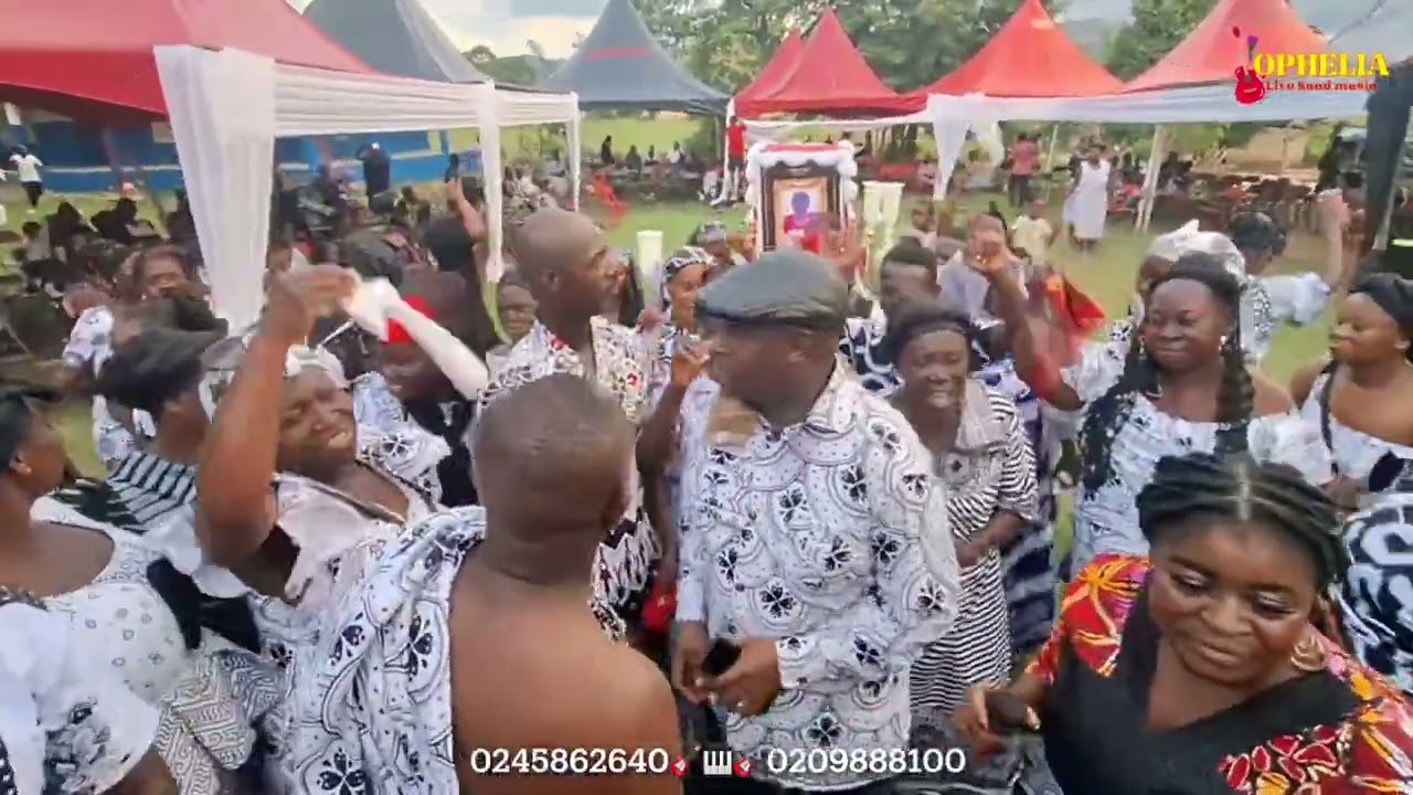 The legend Awura Ama Badu’s family dance with Ophelia at Banko