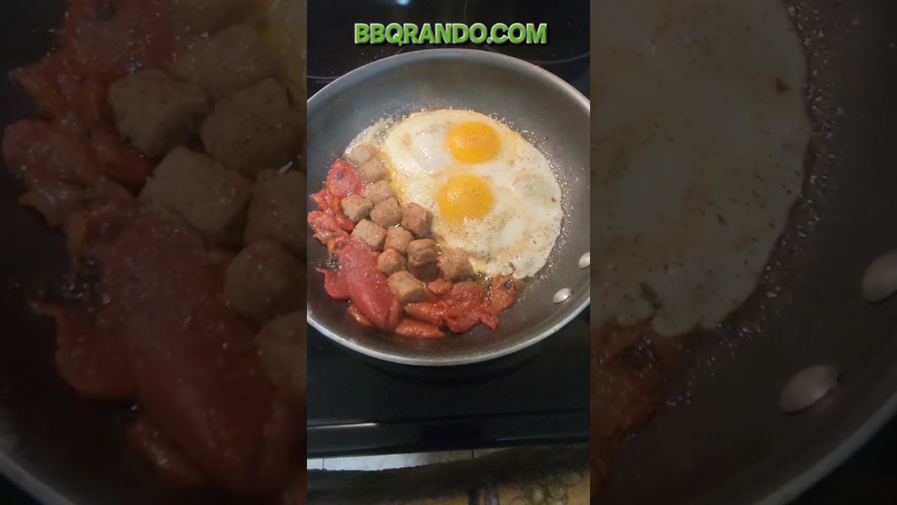 Жареные красные перцы, колбаски и яйца на завтрак 😋 🌵#шорты #короткоевидео #яйцо #завтрак