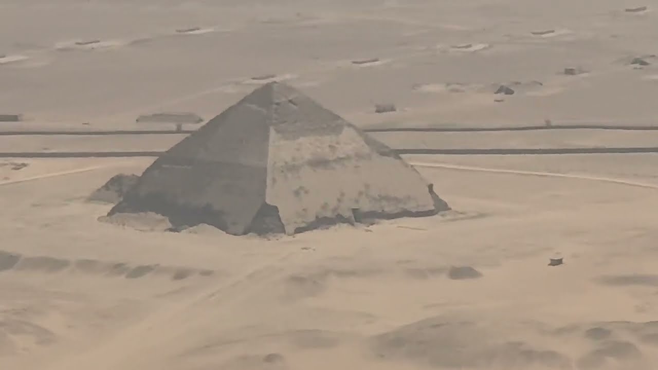 هبوط في مطار القاهرة الدولي