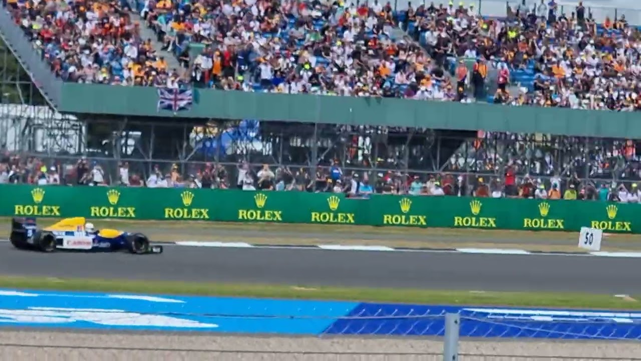 Sebastian Vettel in Nigel Mansells V10 Williams FW14B car 1992  F1 winning car at Silverstone 2022