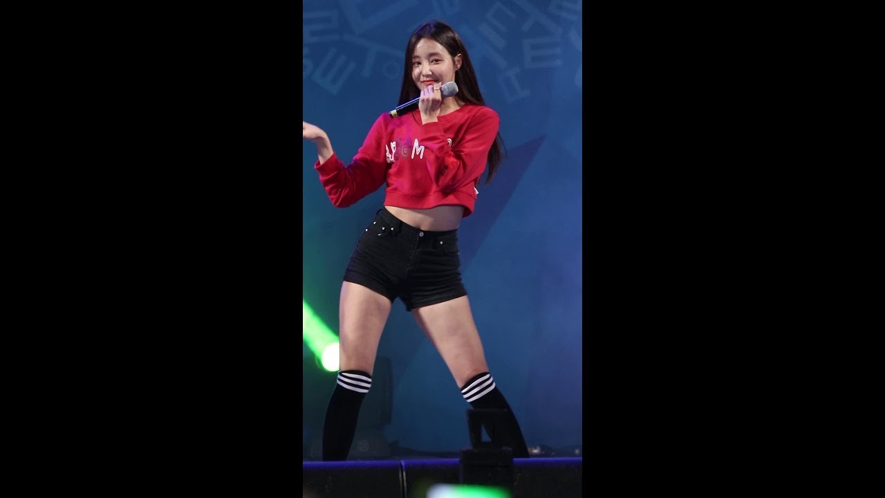 180517 모모랜드(MOMOLAND) 연우(YeonWoo) 꼼짝마(Freeze)직캠(Fancam)/성주생명문화축제 by RoadRock