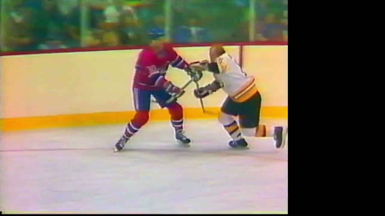 MONTREAL CANADIENS AT BOSTON BRUINS: CHRIS NILAN SUCKER PUNCHES RICK MIDDLETON (OCTOBER 13, 1985).