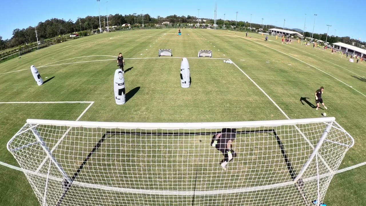 Brisbane Roar FC | Goalkeeper Training | In Possession & Live Cut Back Scenarios 