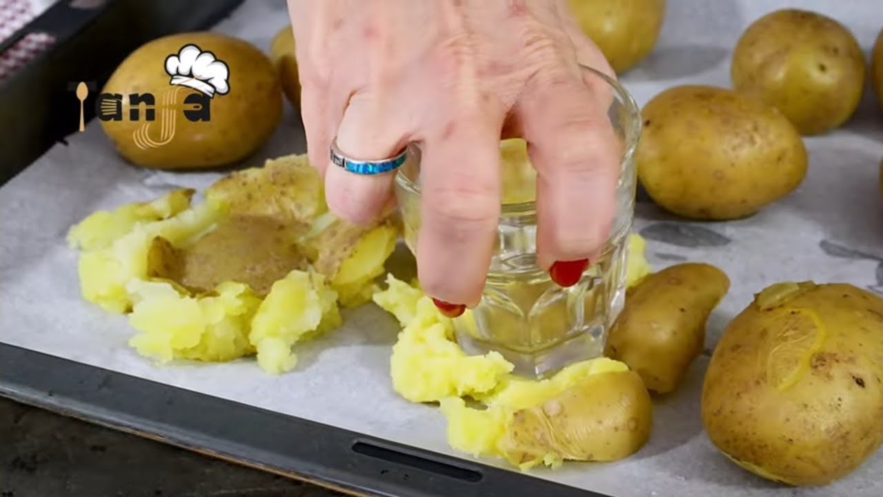 Не жарьте картошку! Вам понадобится всего лишь стакан, чтобы получить лучшую картошку из духовки!