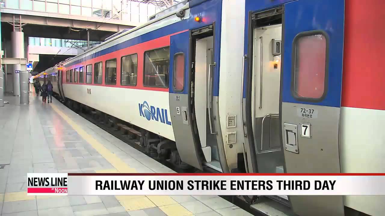 Railway union strike enters day three