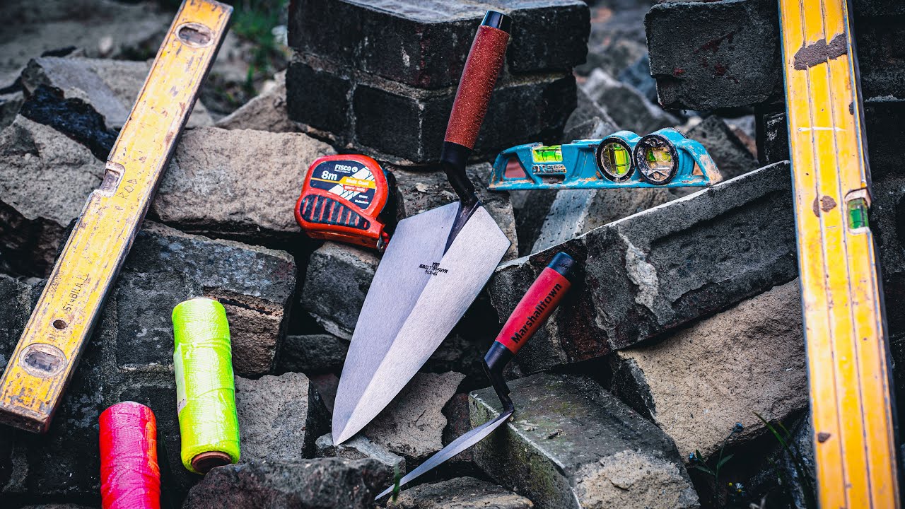 8 BRICKLAYING TOOLS every BEGINNER should have