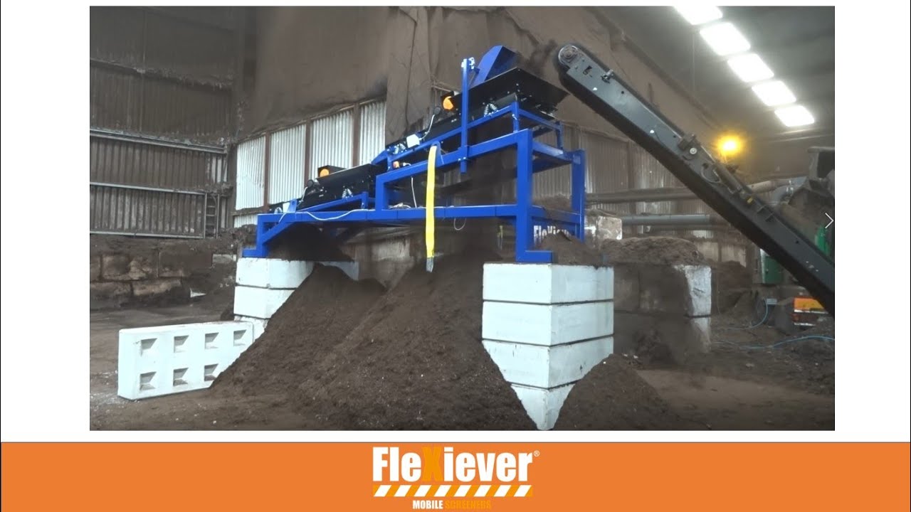 FleXiever Mini Screener XL screening compost.