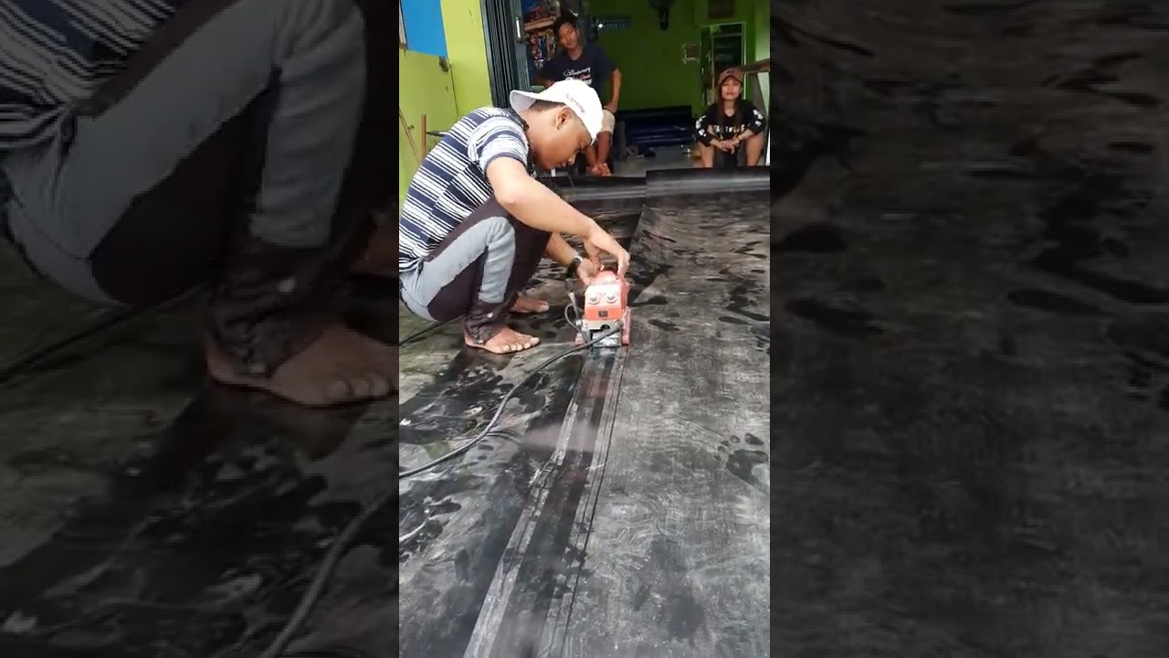 Menyambung HDPE GEOMEMBRAN 1500Micron Memakai mesin Welding
