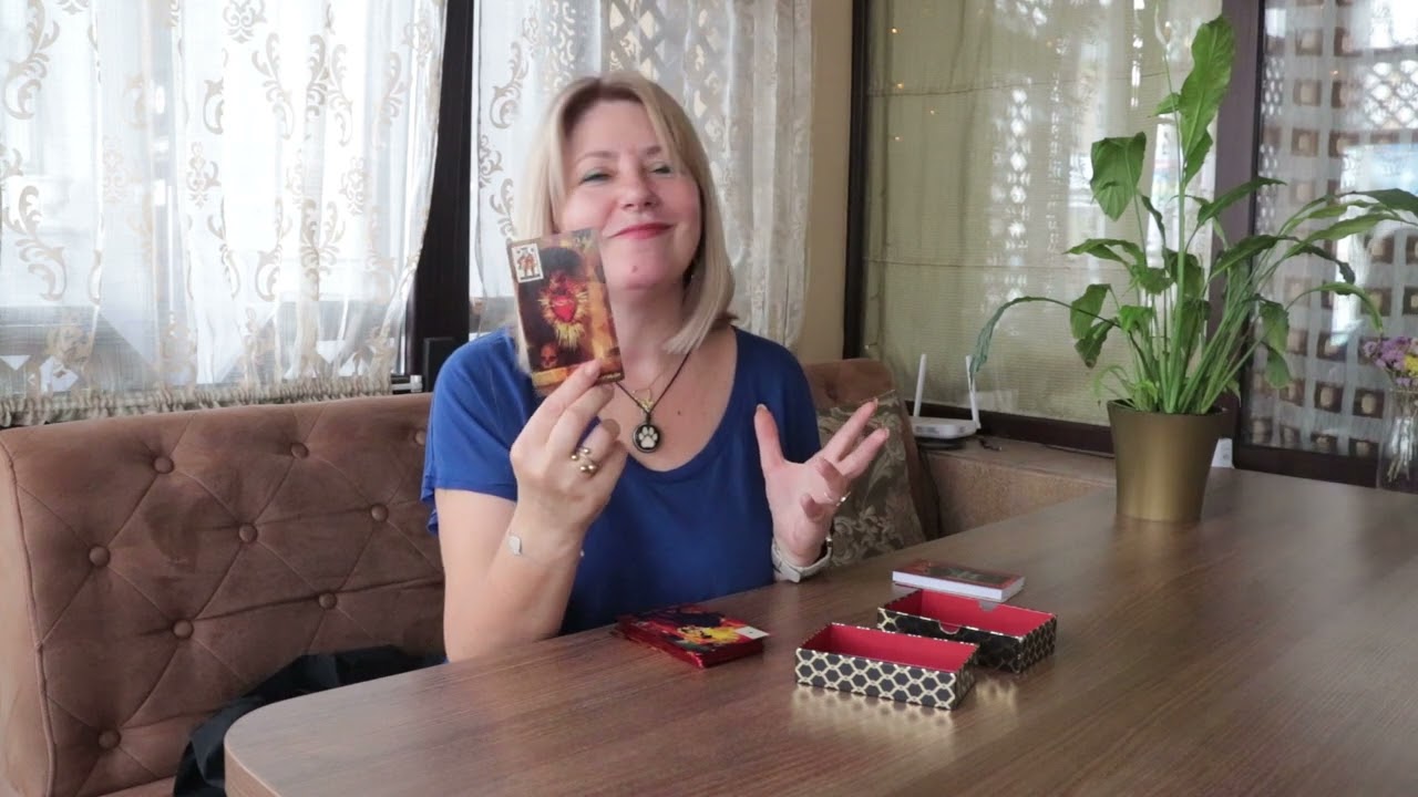 Unboxing #SpanishOracleLenormandByEugeneVinitskiTarotmaniaAndElsaKhapatnukovski www.tarotmania.ch