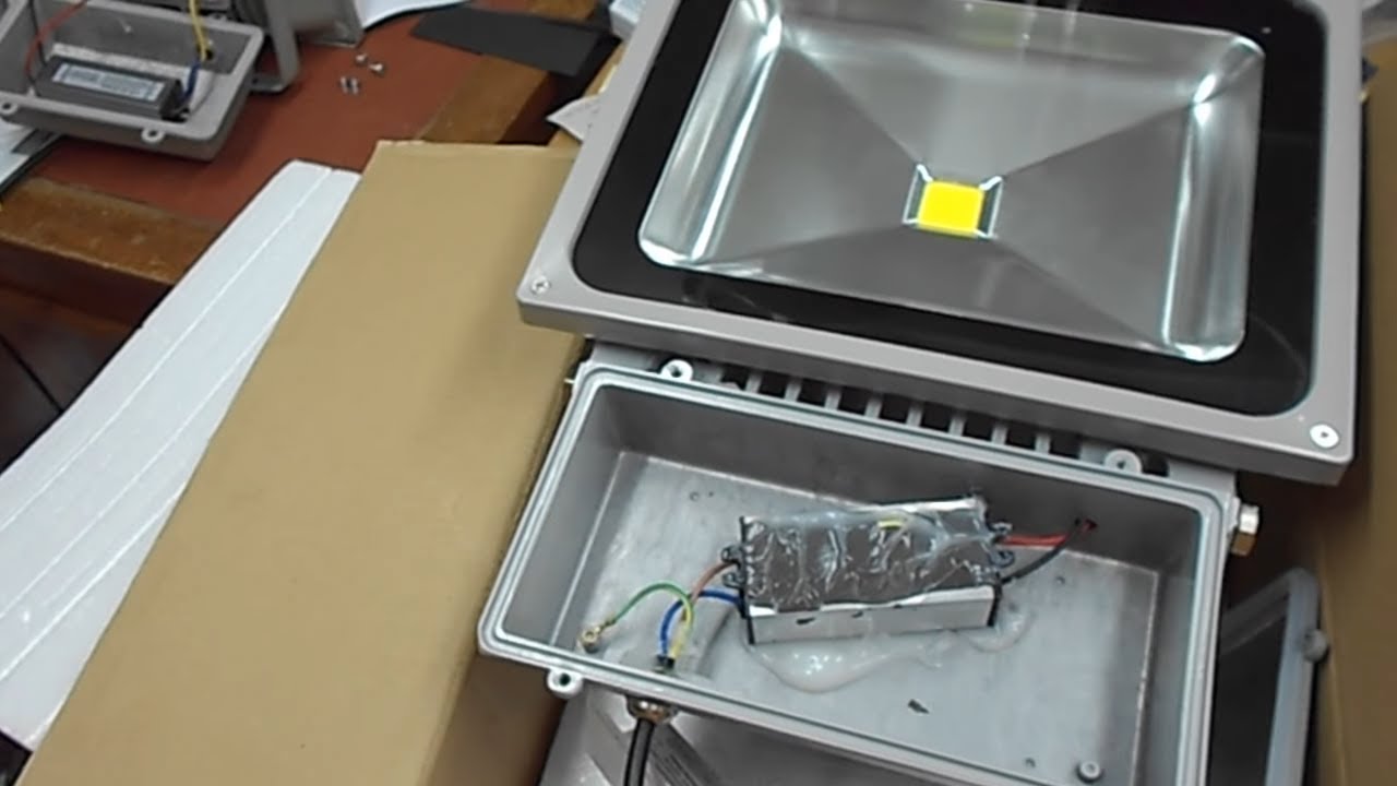 LED прожектор. 50 или 70 ватт. Что внутри. Как выбрать?