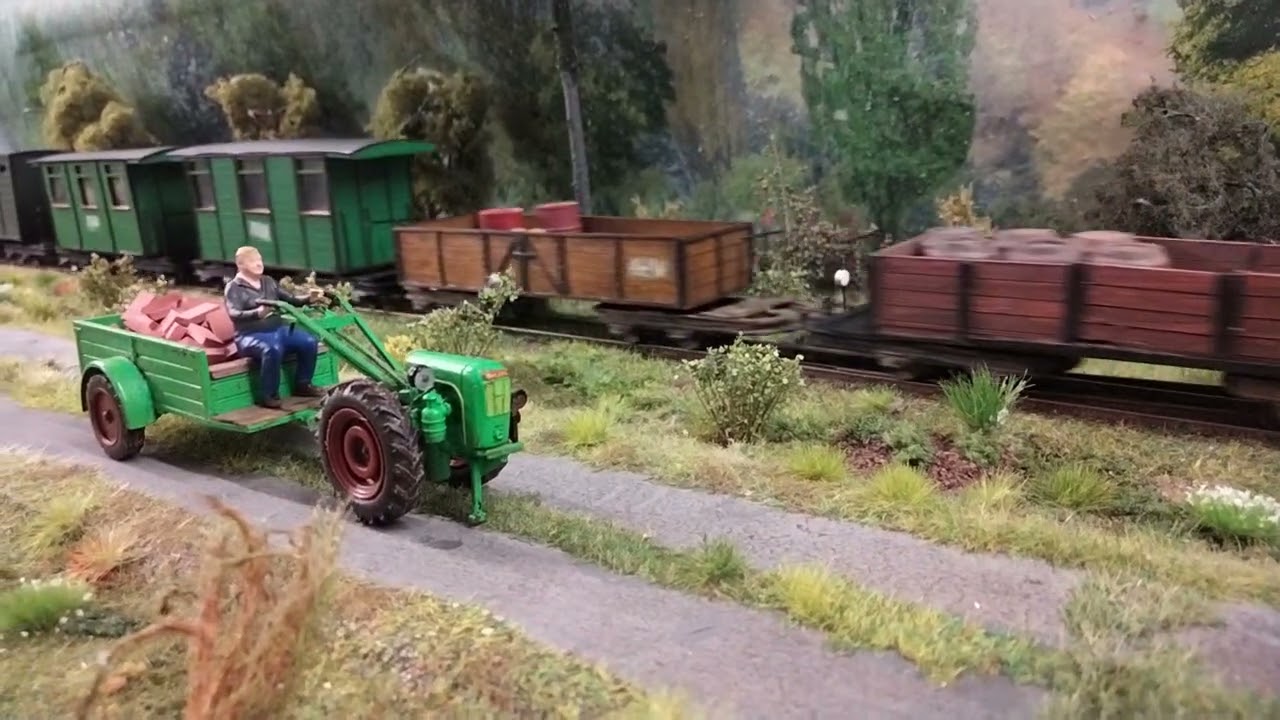 Feldbahnlok Henschel RLIIIc mit diversen Feldbahnwagen