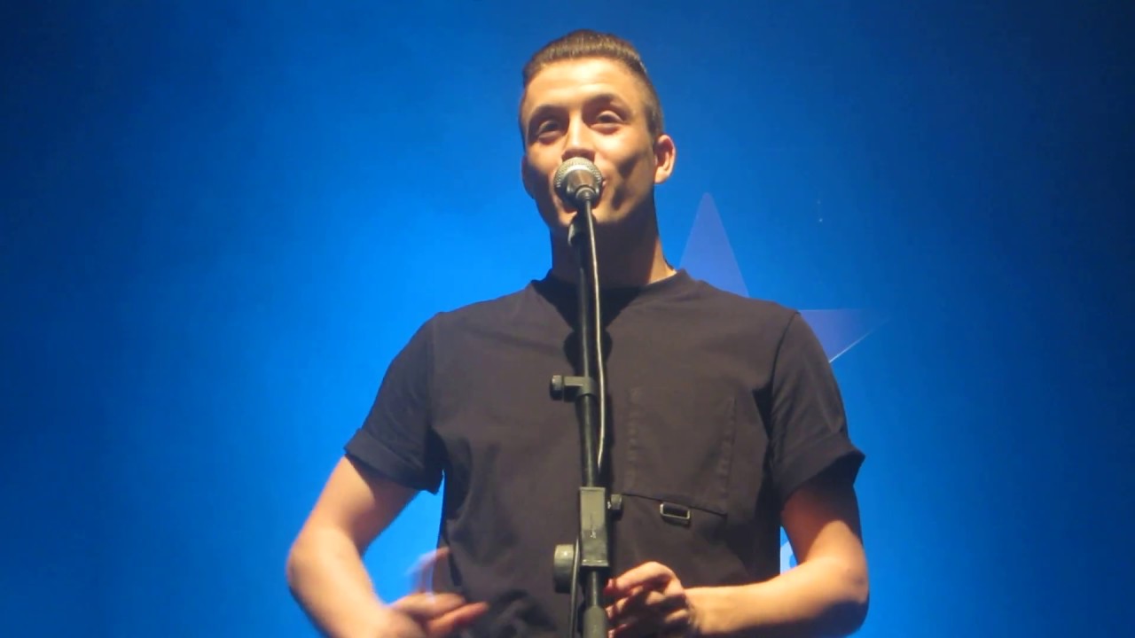 Loic Nottet Sia Chandelier au bikini