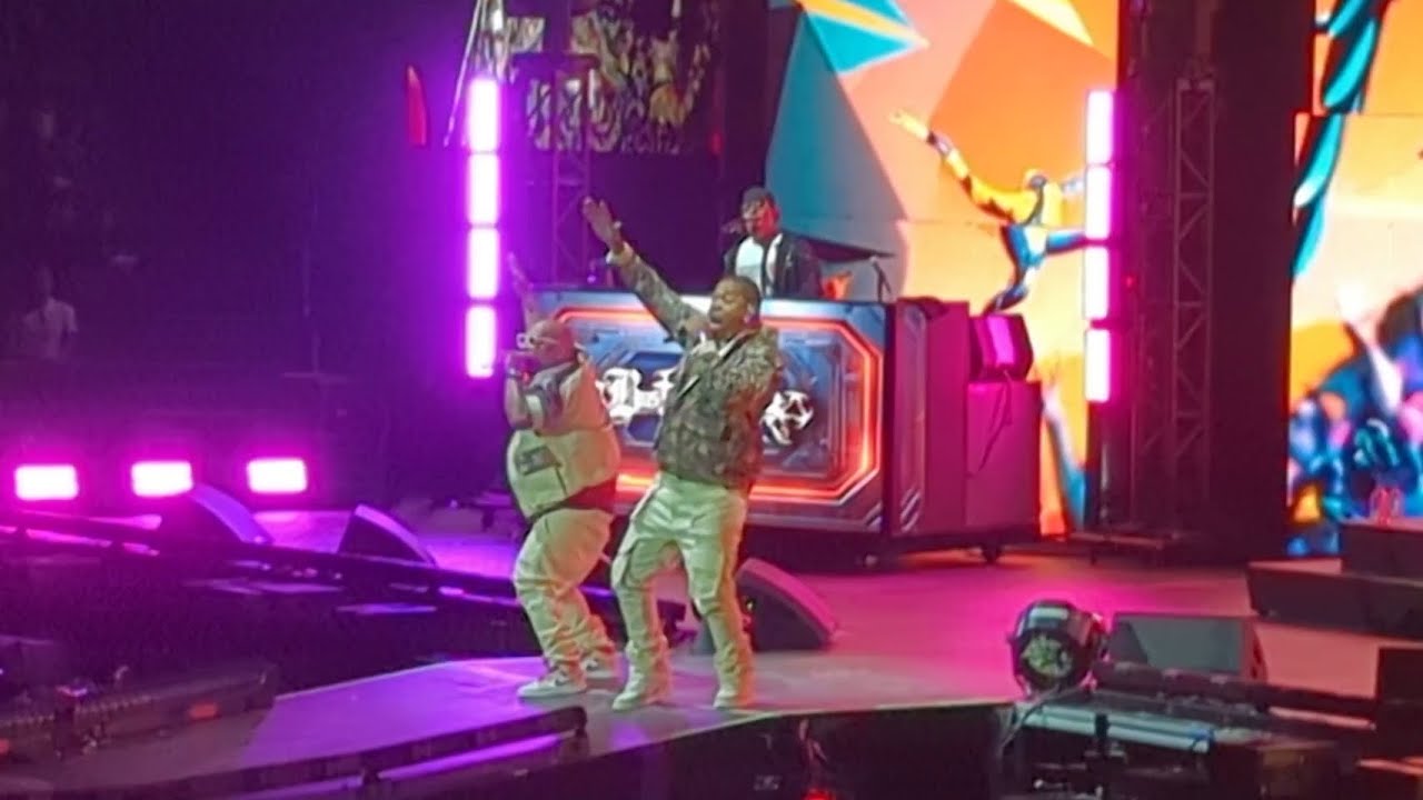 Busta Rhymes - Put Your Hands Where My Eyes Could See / Break Ya Neck [LIVE in Vancouver, BC]