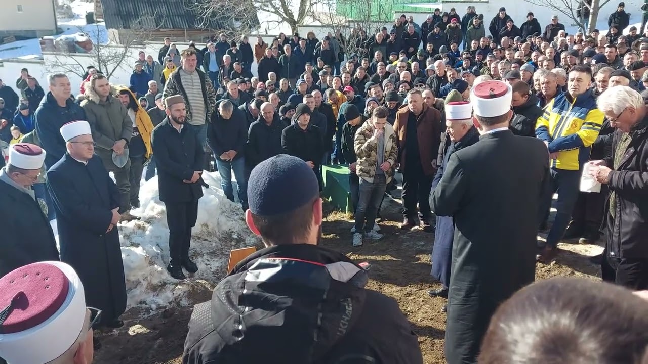 Dženaza-namaz Bajri Berilu, muteveliji džamije u Lukavcu na Bjelašnici 