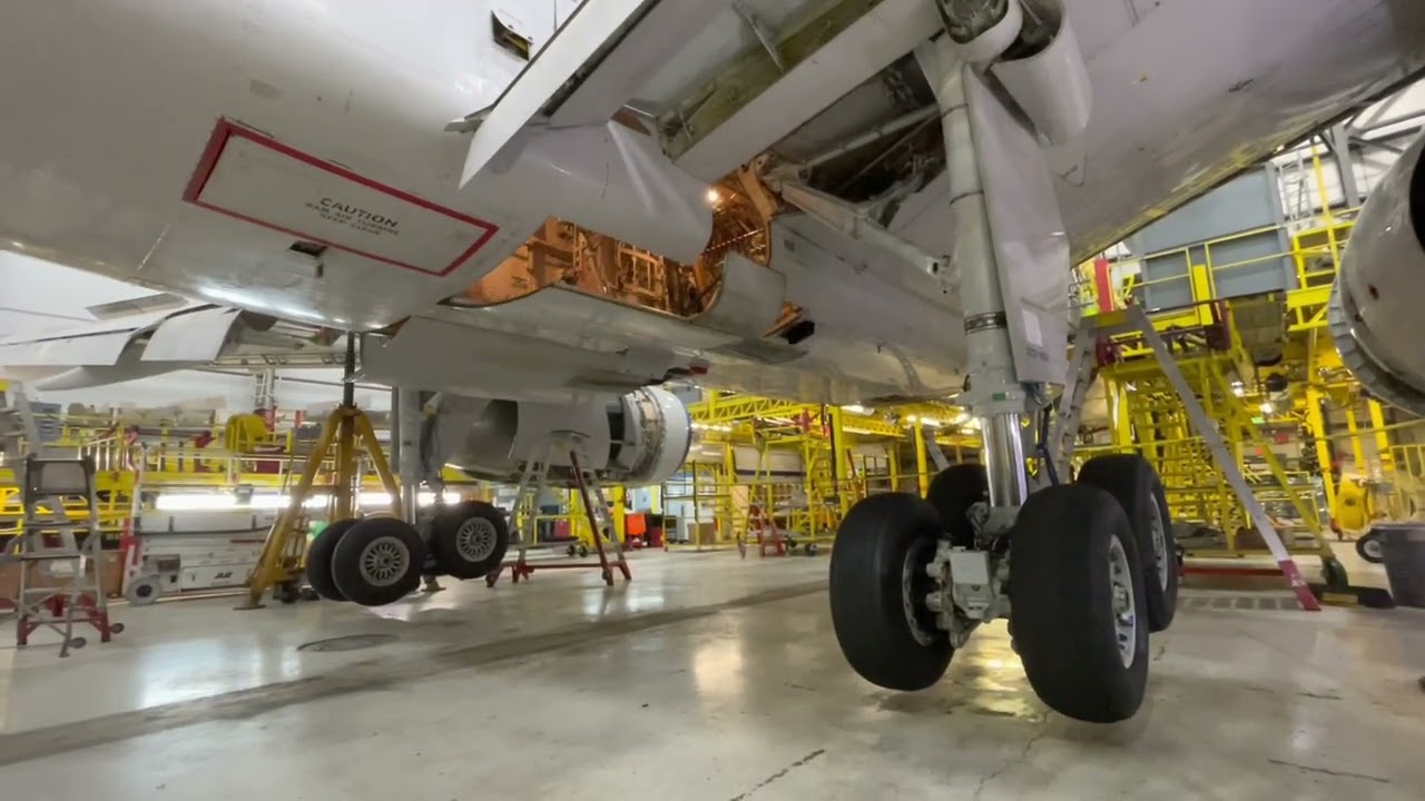 Boeing 757-200 FULL GEAR SWING UP AND DOWN WITH OVER RIDE OPS CHECK
