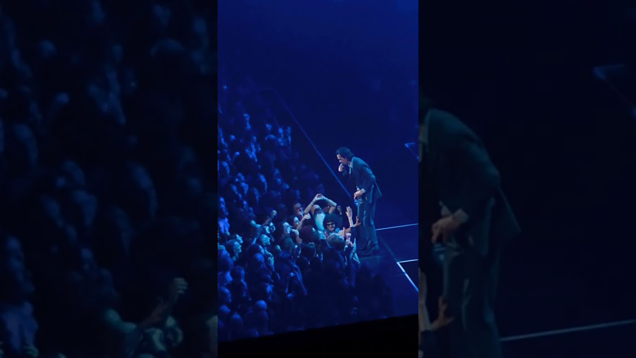 Nick cave  Red light hand   live  forum di Assago  20  10 24