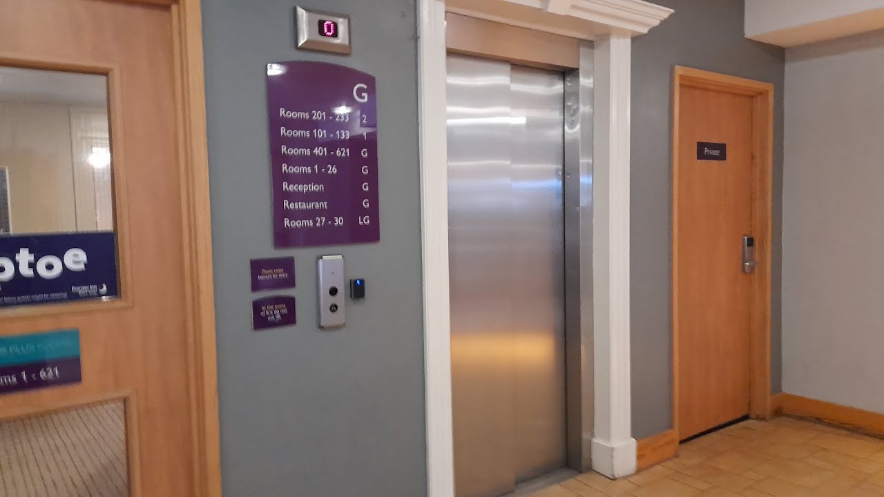 (Never Filmed Before)Very Small! Morris Vemaport Lift at Premier Inn in Torquay (Seafront)