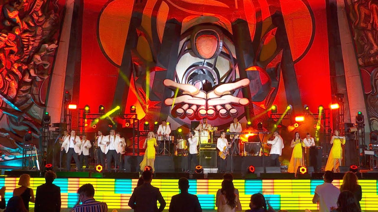 “La cumbia del acordeón” sonó en el escenario con Los Ángeles Azules.