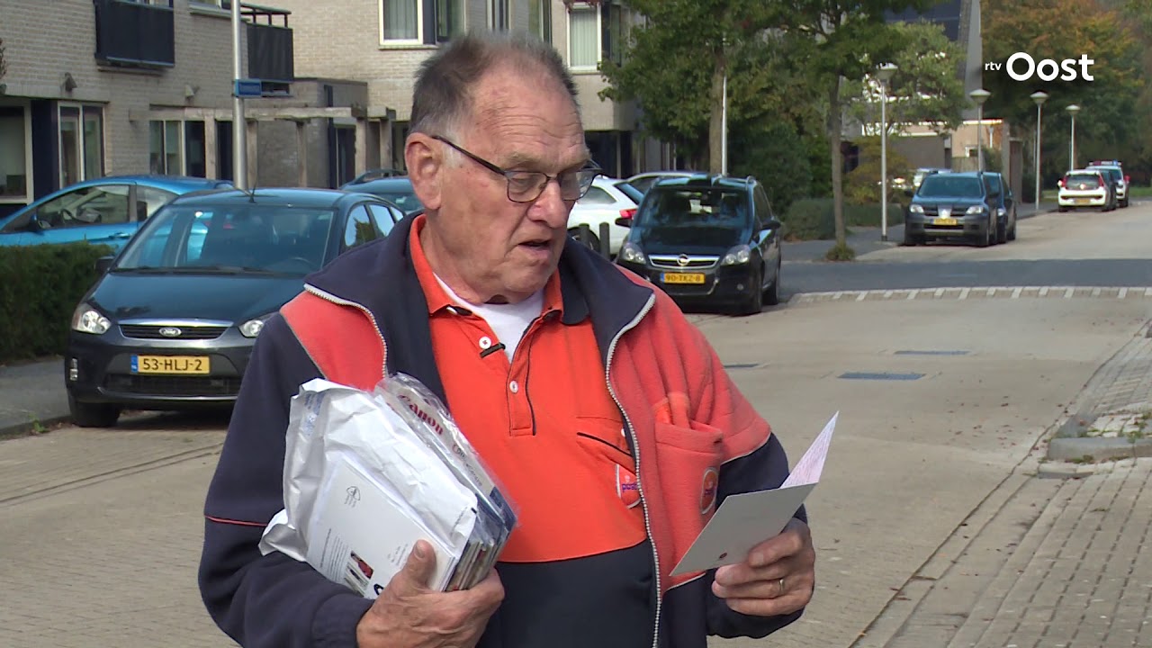 Op stap met de oudste postbode van Nederland