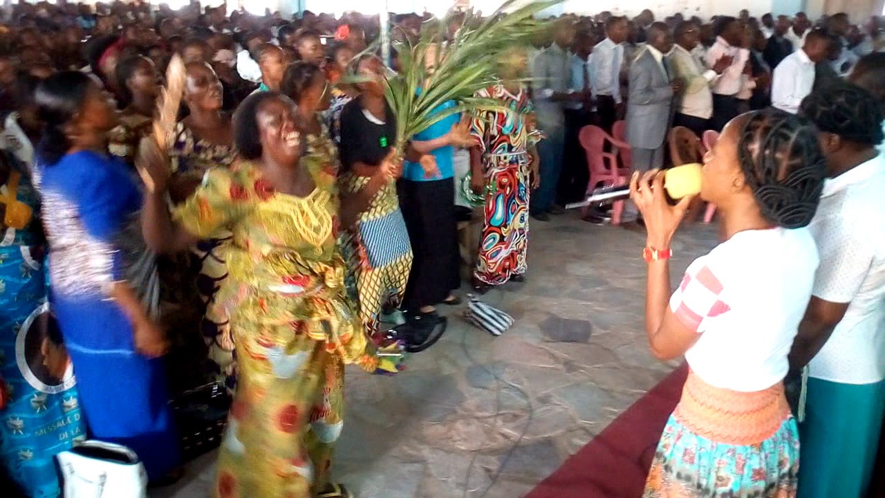 LOUANGE AU  SEIGNEUR JESUS - CHRIST