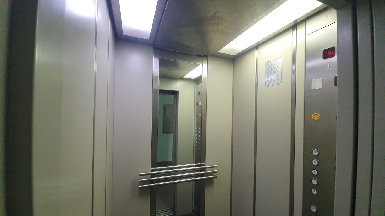 Лифт (?) ≈2010 г.в., V=1 м/с, Q=400 кг (str. Gheorghe Asachi, 58, scară 1)
