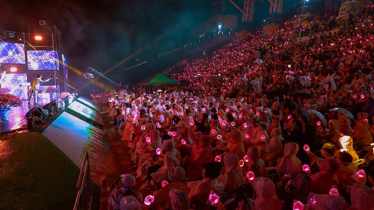 이찬원 단양수변특설무대를 핑크빛으로 가득메운 로즈골드물결+단양8경 찬또위키+손으로 하는 언어 '저 저기로 가고 싶어요 나오지 마세요' 단양 소백산 철쭉제 뜨거웠던 현장분위기 직캠🔥