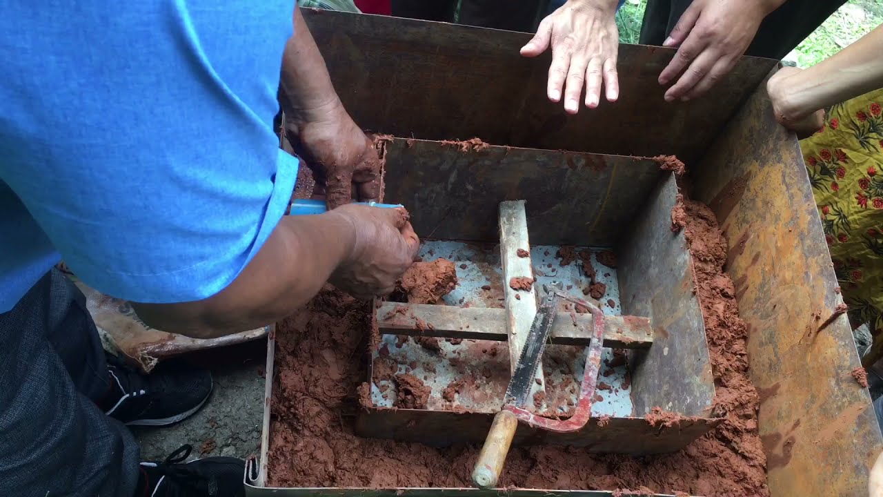माटोमा मौरी पालन CLAY HIVE MAKING | BEST HIVES FOR BEE mud hive | Beekeeping Sikkim Ep 2